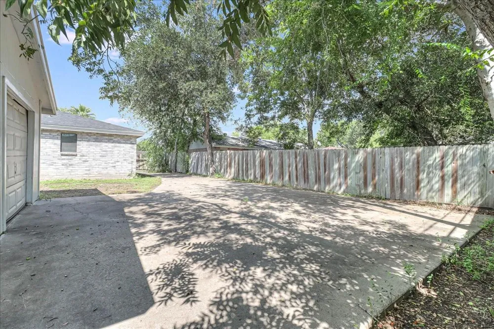 2111 E Lott Avenue Kingsville, TX 78363