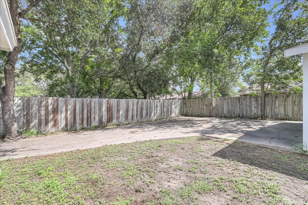 2111 E Lott Avenue Kingsville, TX 78363