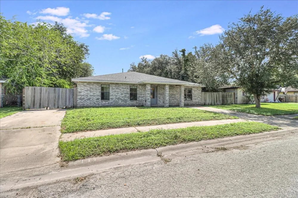 2111 E Lott Avenue Kingsville, TX 78363