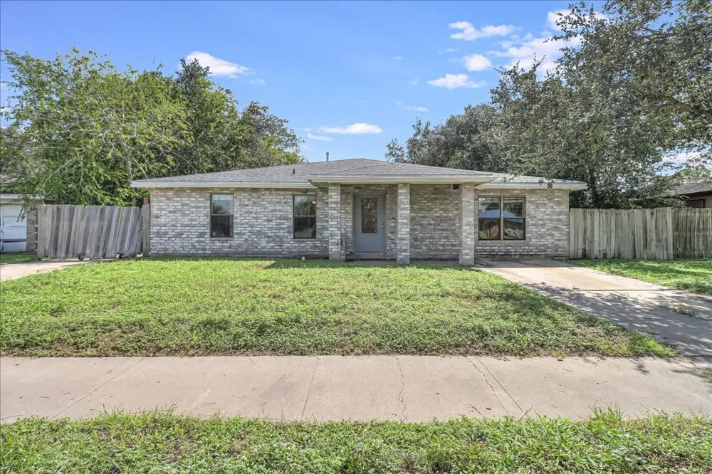 2111 E Lott Avenue Kingsville, TX 78363