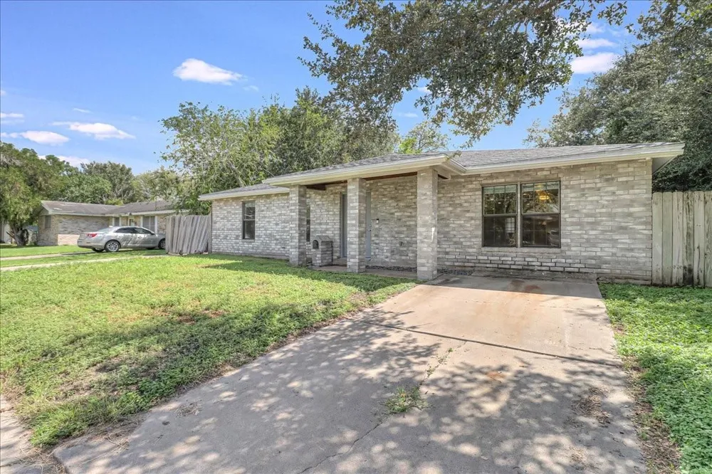 2111 E Lott Avenue Kingsville, TX 78363