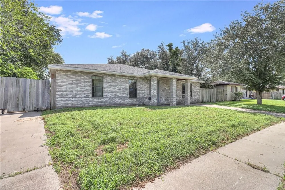 2111 E Lott Avenue Kingsville, TX 78363