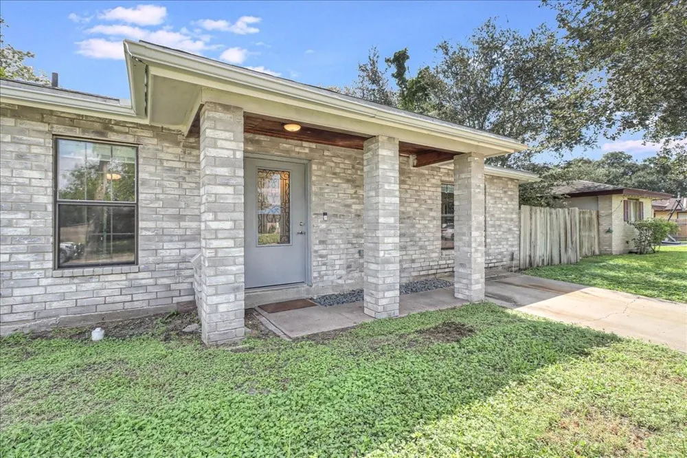 2111 E Lott Avenue Kingsville, TX 78363