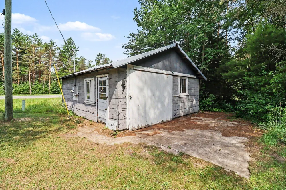 9748 US 31 Free Soil, MI 49411