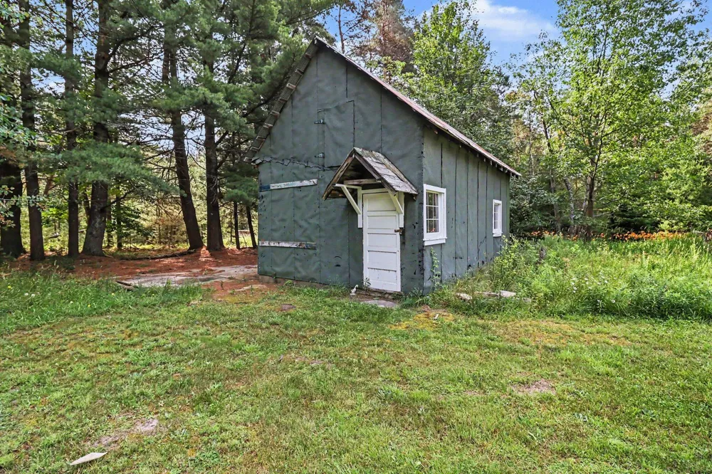 9748 US 31 Free Soil, MI 49411
