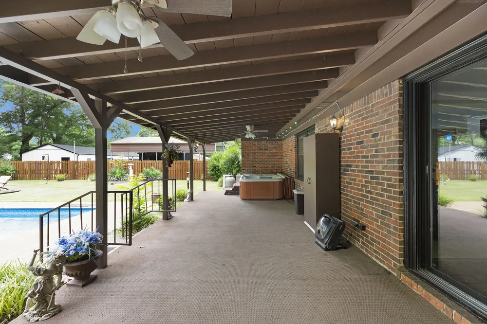 14 Hummingbird Cv Jackson, TN 38305