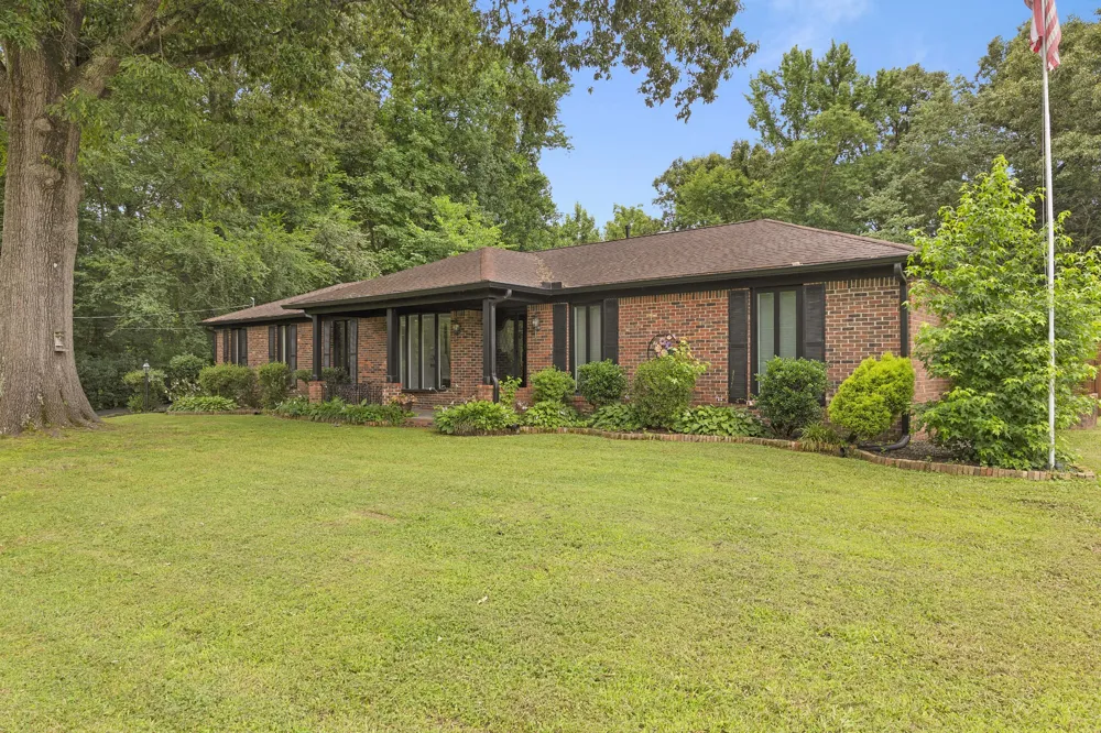 14 Hummingbird Cv Jackson, TN 38305