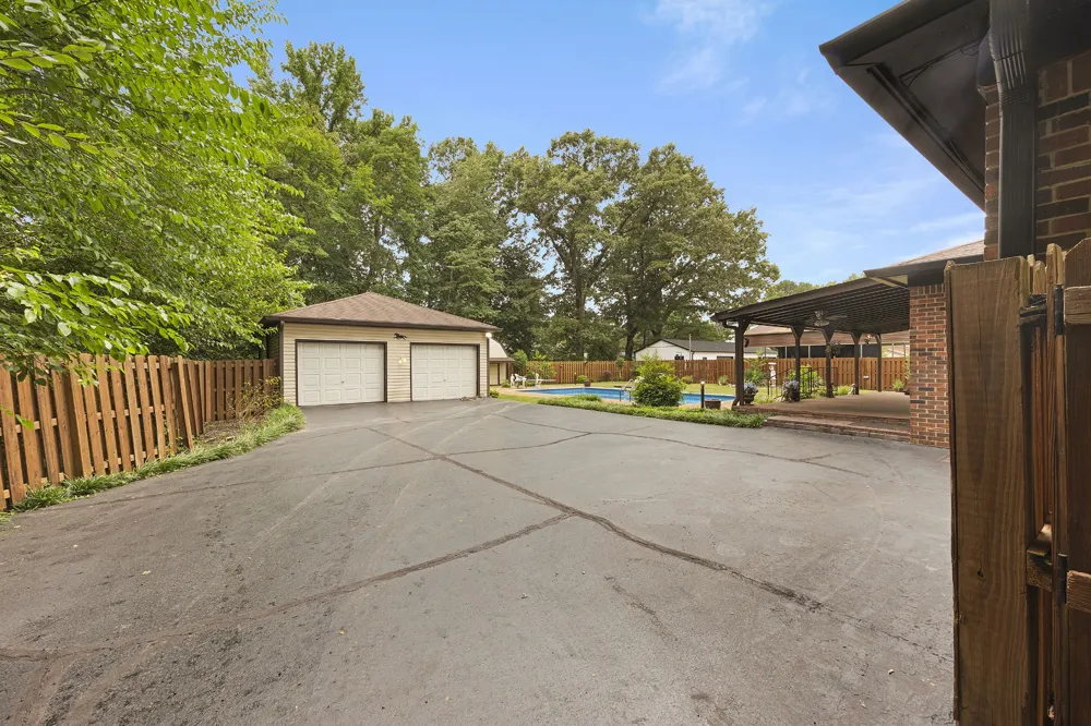 14 Hummingbird Cv Jackson, TN 38305
