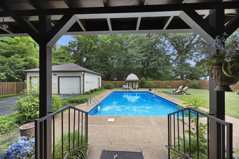 14 Hummingbird Cv Jackson, TN 38305