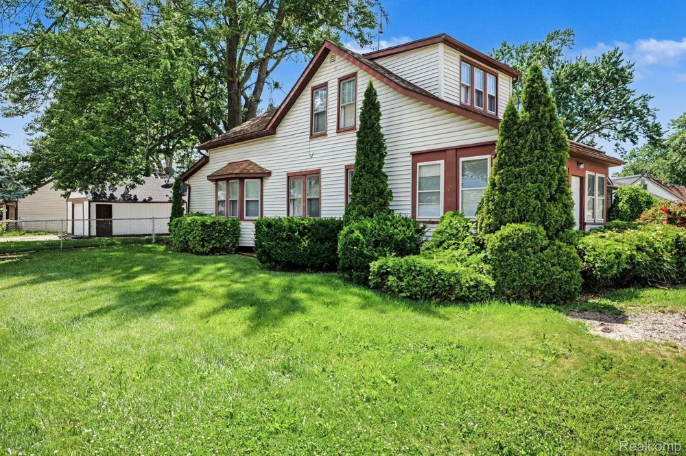 21716 LAKEVIEW STREET St Clair Shores City, MI 48080