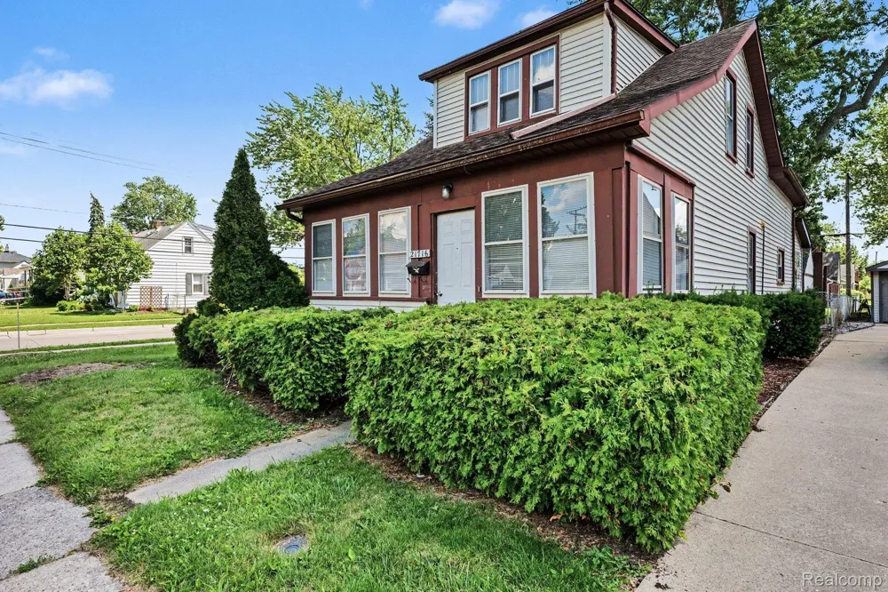 21716 LAKEVIEW STREET St Clair Shores City, MI 48080