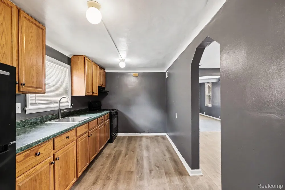 21716 LAKEVIEW STREET St Clair Shores City, MI 48080