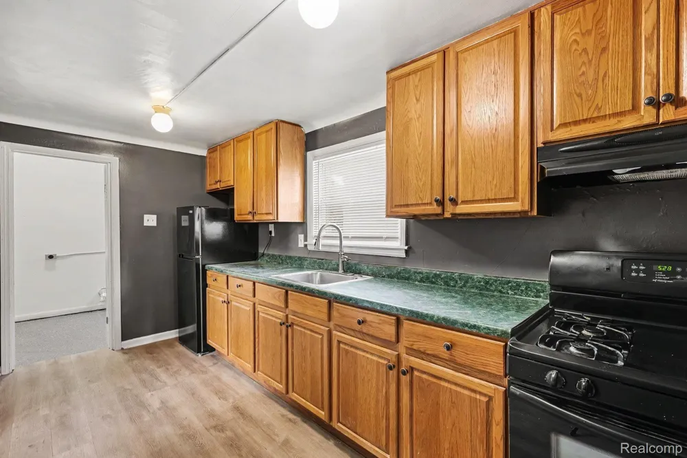 21716 LAKEVIEW STREET St Clair Shores City, MI 48080
