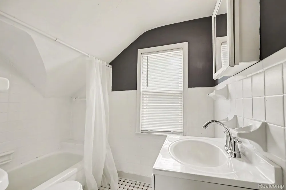 21716 LAKEVIEW STREET St Clair Shores City, MI 48080