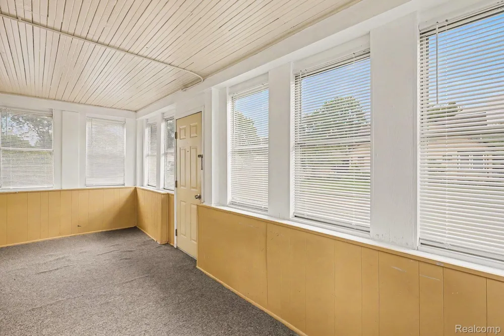 21716 LAKEVIEW STREET St Clair Shores City, MI 48080