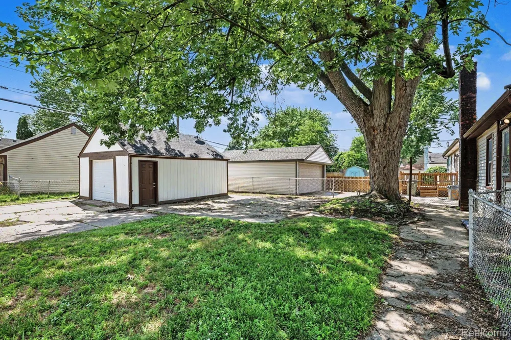 21716 LAKEVIEW STREET St Clair Shores City, MI 48080