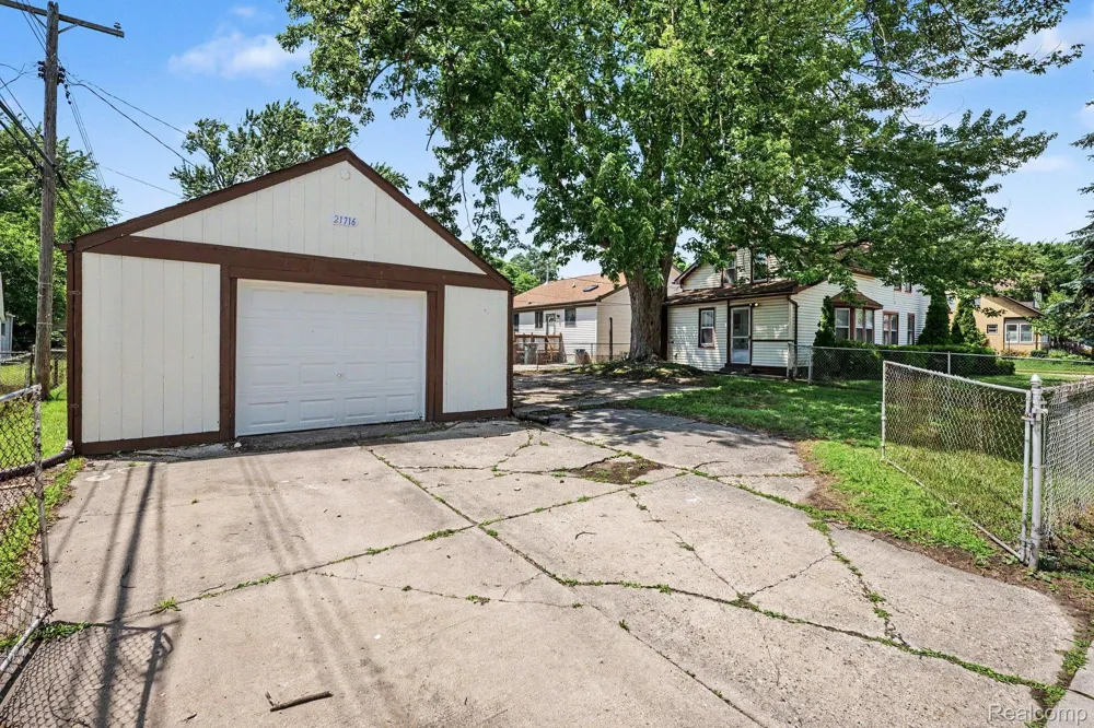 21716 LAKEVIEW STREET St Clair Shores City, MI 48080