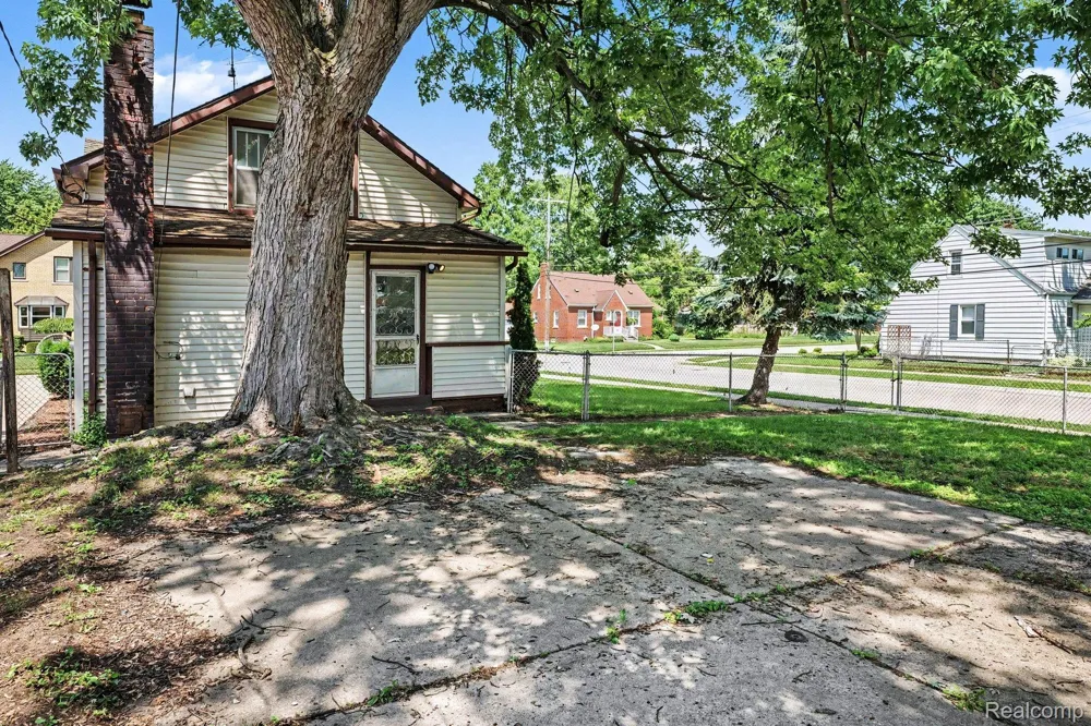 21716 LAKEVIEW STREET St Clair Shores City, MI 48080