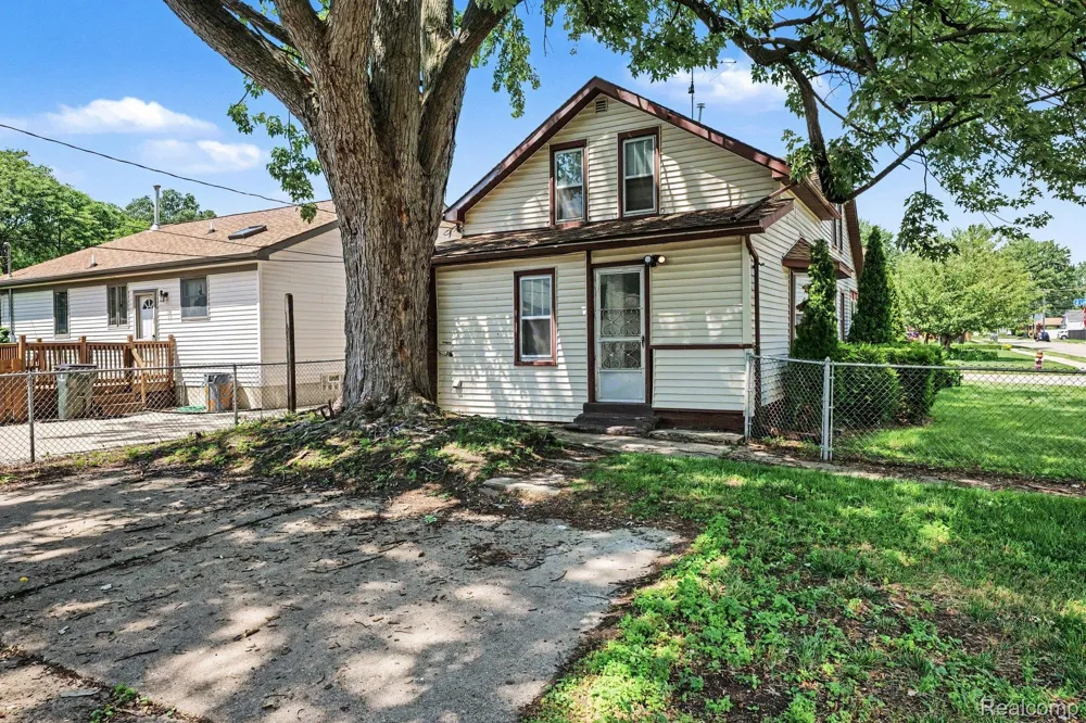 21716 LAKEVIEW STREET St Clair Shores City, MI 48080