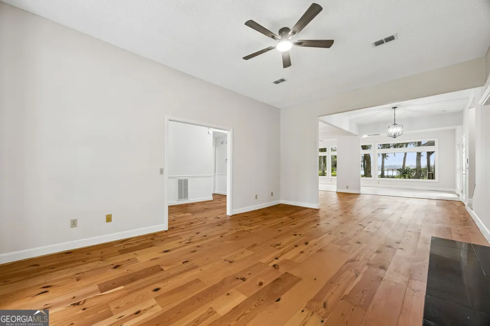 3198 Harrietts Bluff RD Woodbine, GA 31569