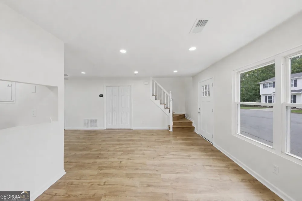 2050 Lenoa LN Austell, GA 30106
