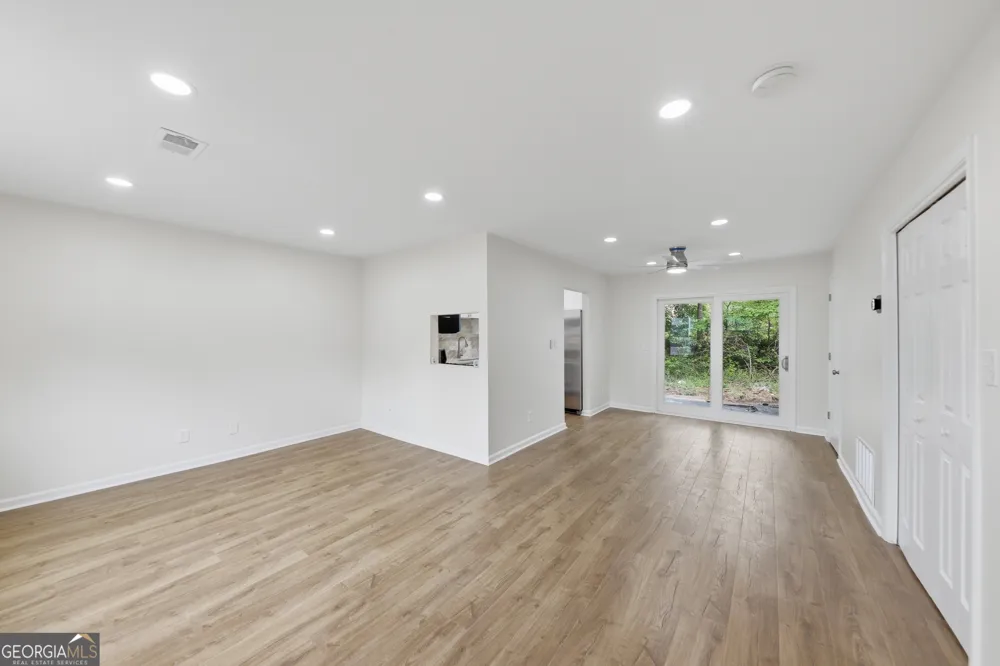 2050 Lenoa LN Austell, GA 30106