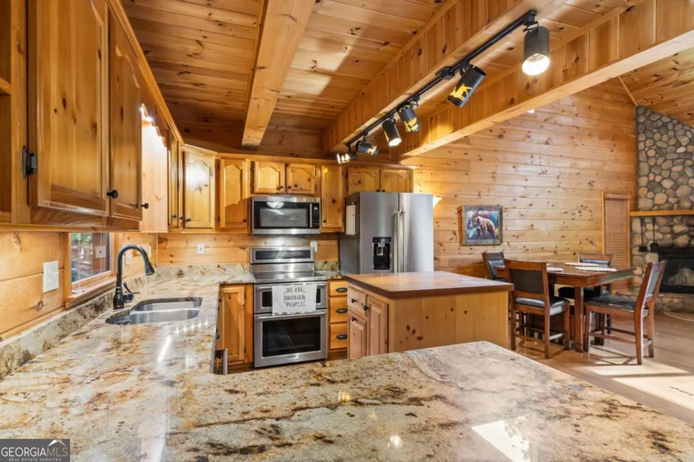 547 Echo RD Morganton, GA 30560