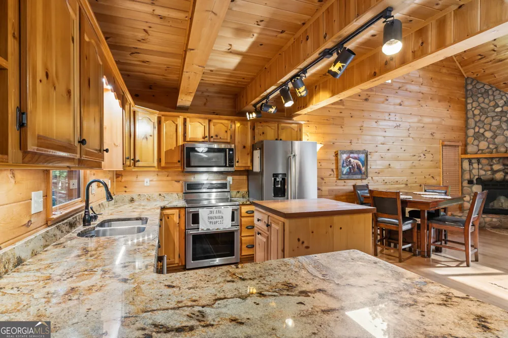 547 Echo RD Morganton, GA 30560
