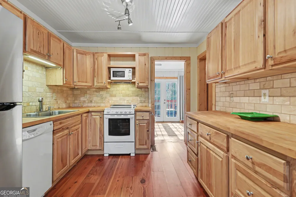 82 Buckeye LN Clayton, GA 30525