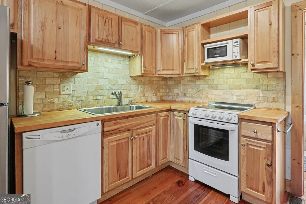 82 Buckeye LN Clayton, GA 30525