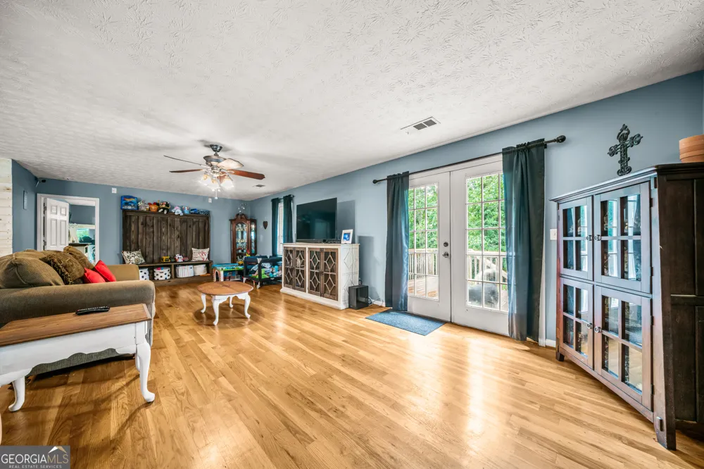 530 Pleasant Valley RD SE Silver Creek, GA 30173