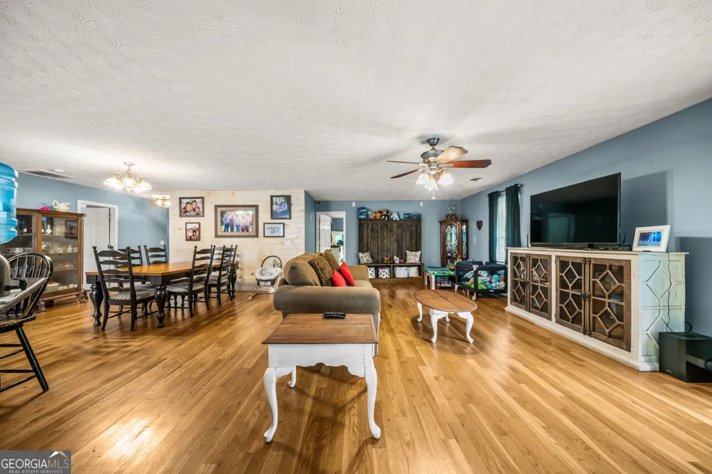 530 Pleasant Valley RD SE Silver Creek, GA 30173