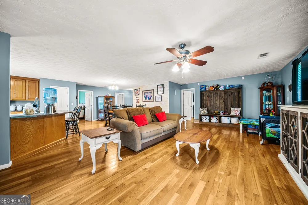 530 Pleasant Valley RD SE Silver Creek, GA 30173