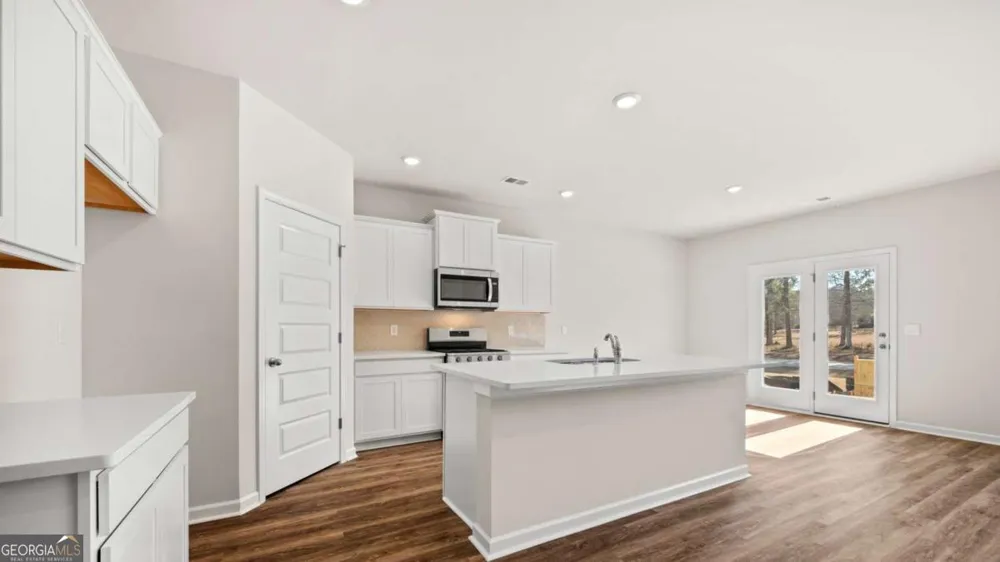 486 Abbott RD Statham, GA 30666
