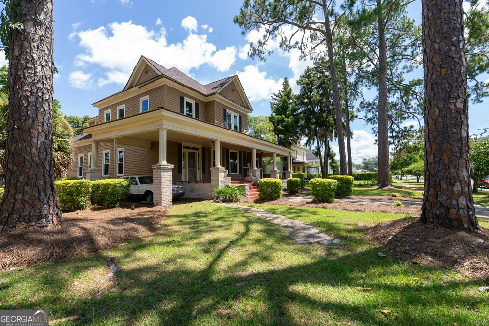 212 Hand AVE W Pelham, GA 31779