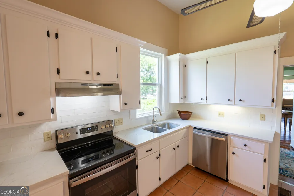 212 Hand AVE W Pelham, GA 31779