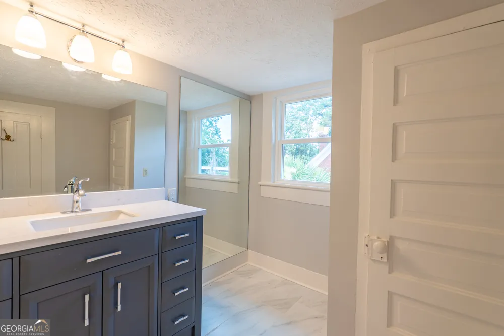 212 Hand AVE W Pelham, GA 31779
