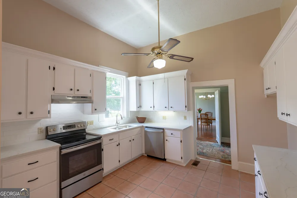 212 Hand AVE W Pelham, GA 31779