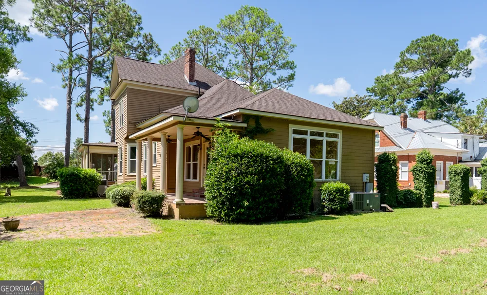 212 Hand AVE W Pelham, GA 31779