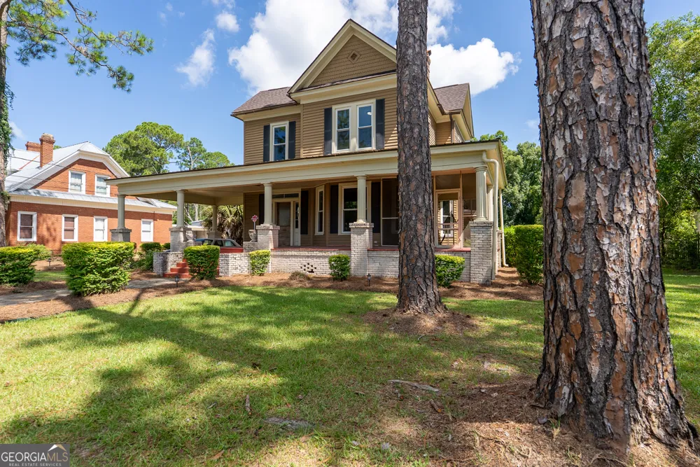 212 Hand AVE W Pelham, GA 31779