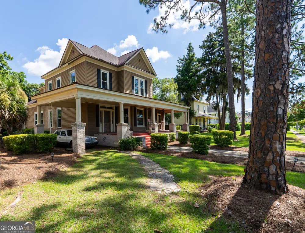 212 Hand AVE W Pelham, GA 31779