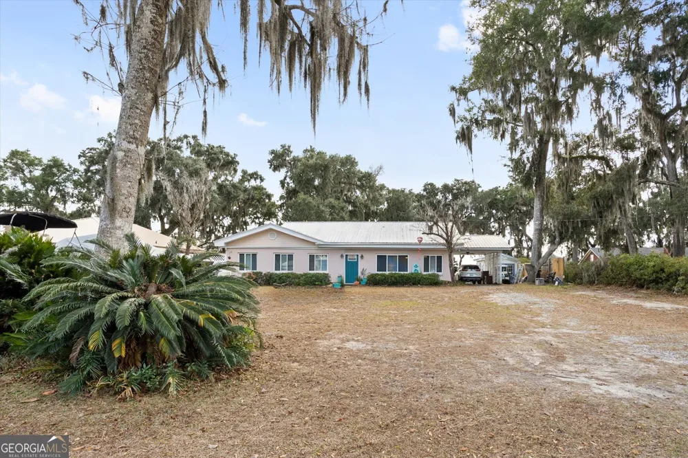 1214 Shell Point RD NE Townsend, GA 31331