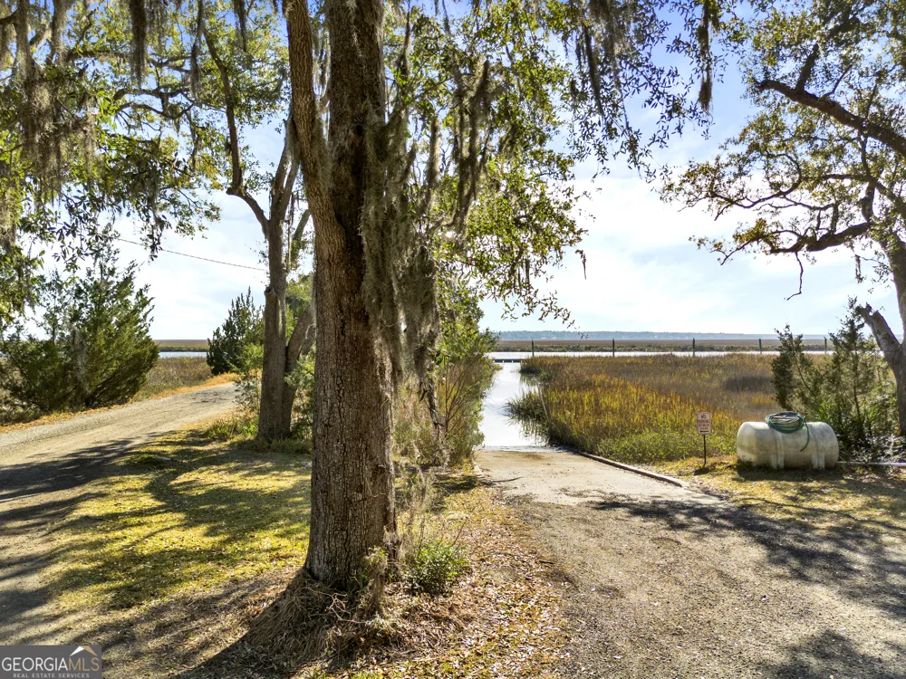 1214 Shell Point RD NE Townsend, GA 31331