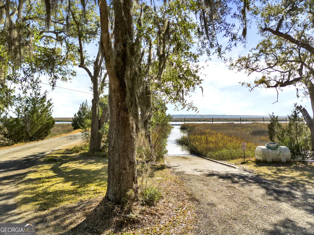 1214 Shell Point RD NE Townsend, GA 31331
