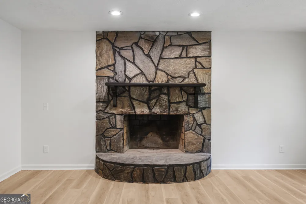 134 N Lake DR LaGrange, GA 30240