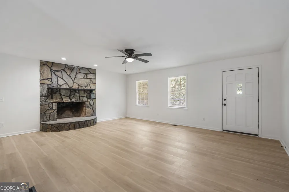 134 N Lake DR LaGrange, GA 30240