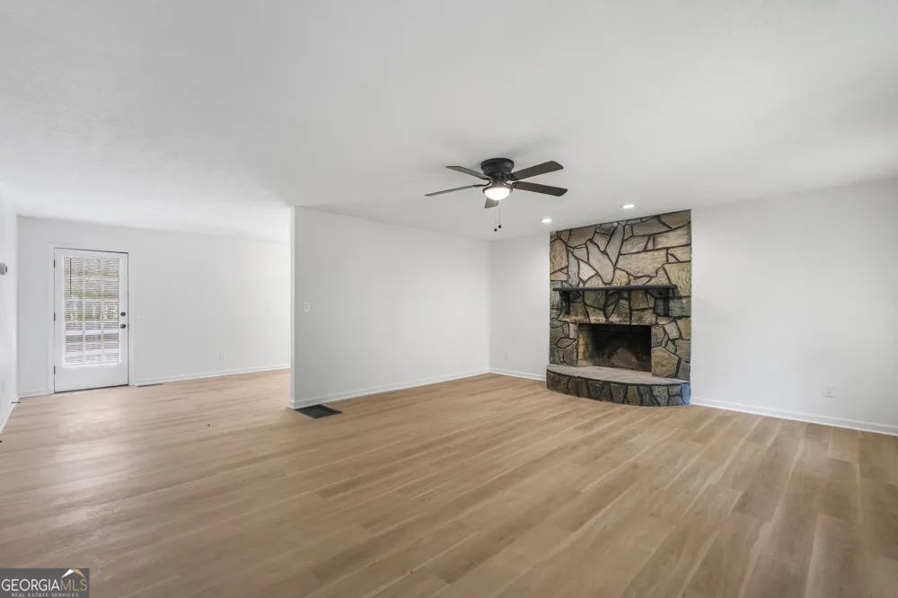 134 N Lake DR LaGrange, GA 30240