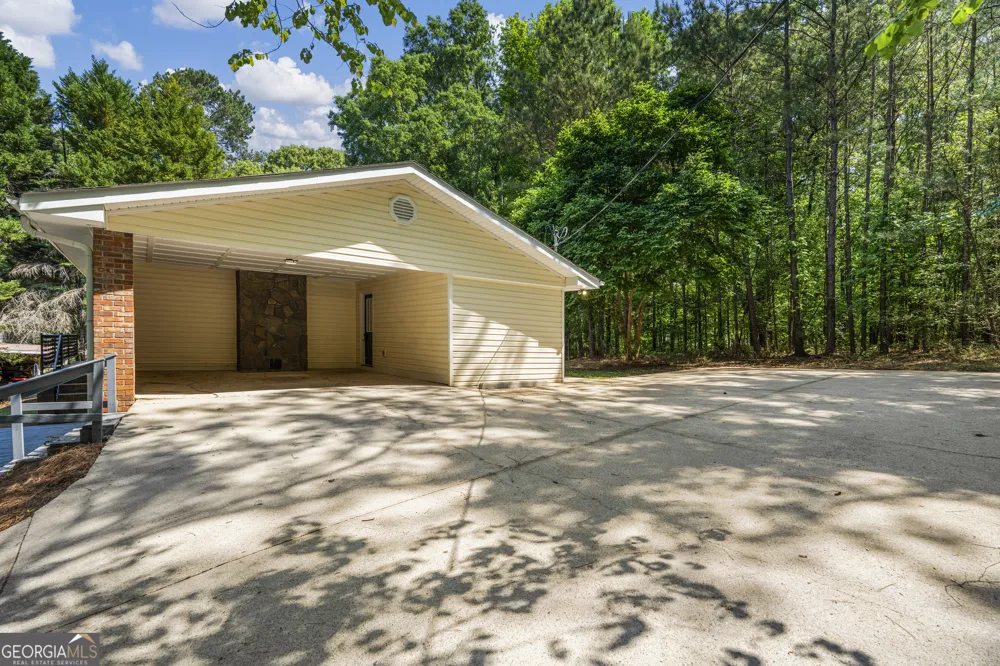 134 N Lake DR LaGrange, GA 30240