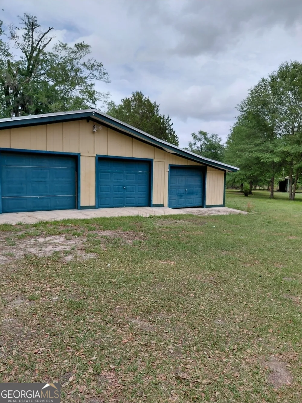436 Russell BLVD St. George, GA 31562