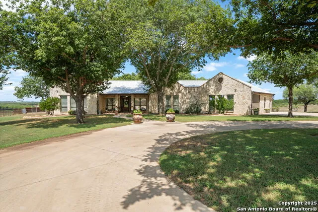 2220 FM 1343 Devine, TX 78016